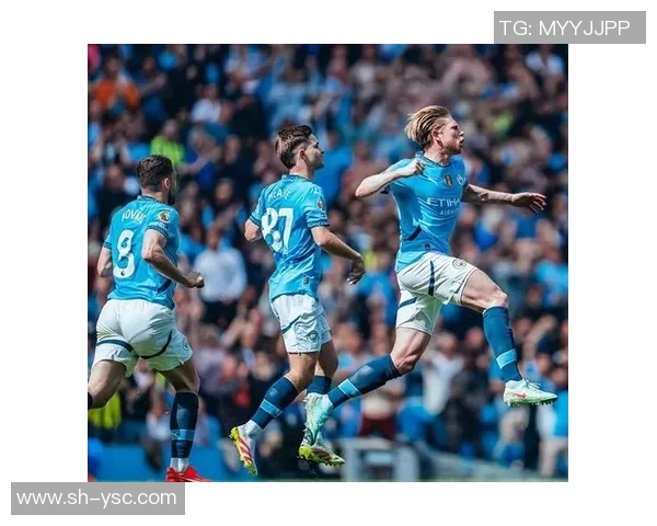 德布劳内领衔曼城崛起之路解析其在球队中的关键作用与影响力 德布劳内领衔曼城崛起之路解析其在球队中的关键作用与影响力