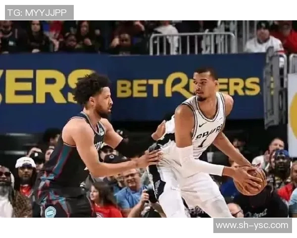 文班亚马首场比赛表现抢眼五次盖帽加隔扣字母哥引发广泛讨论