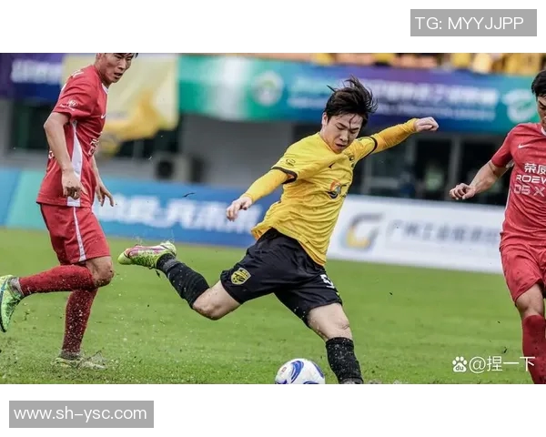 中国与卡塔尔足球友谊赛激战正酣双方互交白卷零比零平局收场