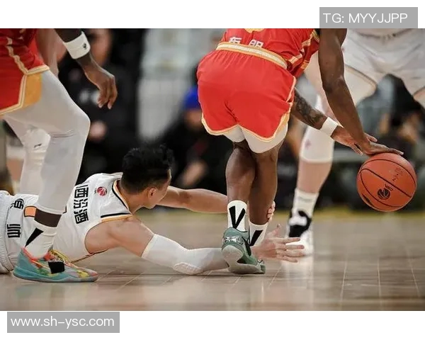 广州篮球队配合变革引发热议球迷期待新战术带来精彩表现 广州篮球队配合变革引发热议球迷期待新战术带来精彩表现